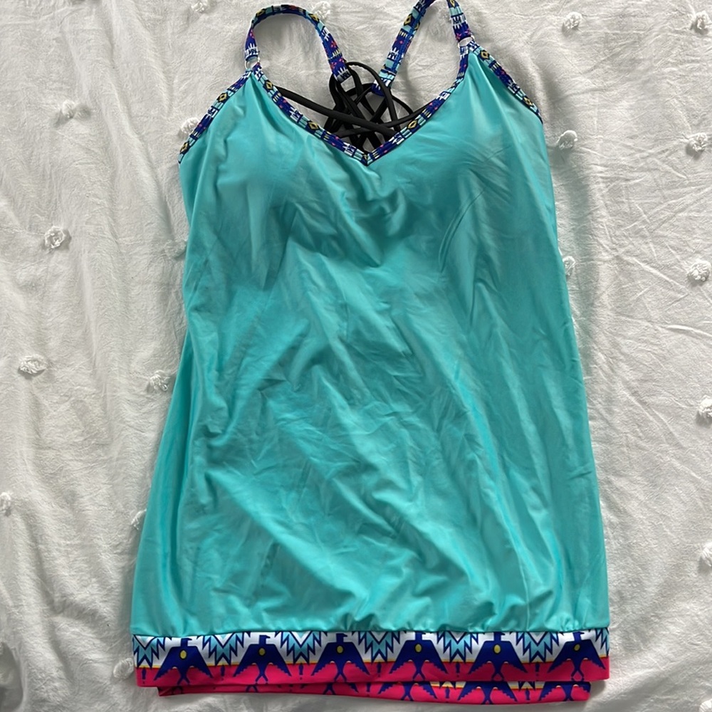 Swimsuit top. Size XXL BUT runs very small. More like a medium